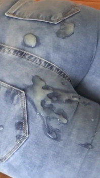 Ich habe es endlich geschafft, meine schöne schwägerin zu genießen und ich machte sie einen cumshot auf ihren dicken arsch mit meiner jeans