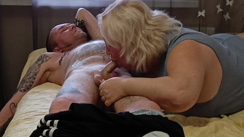 Zona901: Соседка делает минет, чтобы насладиться вкусом спермы