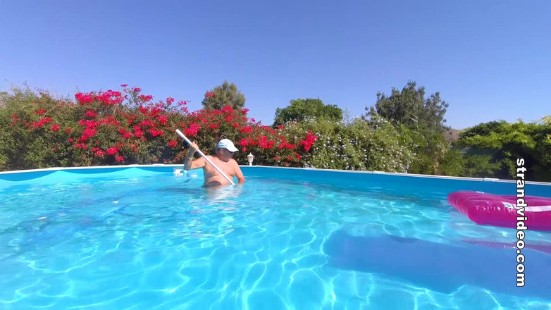 Sarah Stern: Meg a čistič bazénů