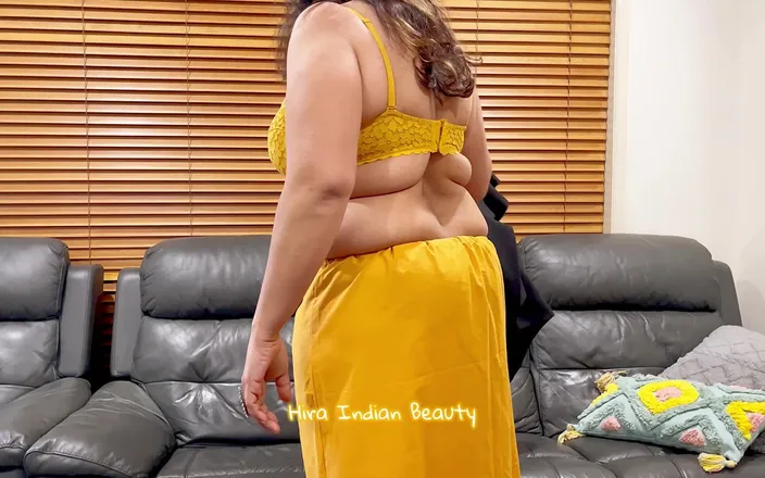 Hot 365 Entertainments: Beautiful Desi Wife’s Hottest Saree Fashion Tease