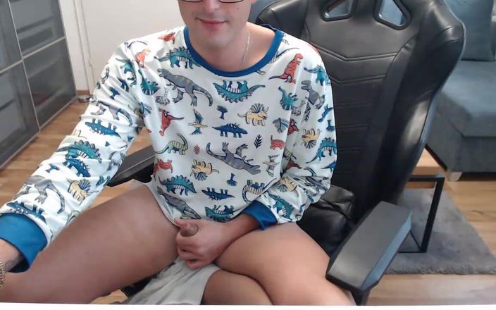 Twinkboy82: Alemão fofo garoto se masturba duas vezes na livecam e...