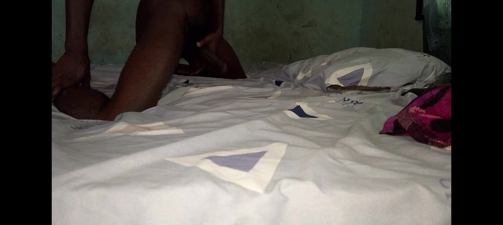 Masturbator emmy: Uma Rapidinha Solo Com Minha Cama No Outro Quarto