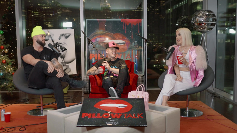 Pillow Talk: Playboy Cover Girl Melissa Envy idzie głęboko