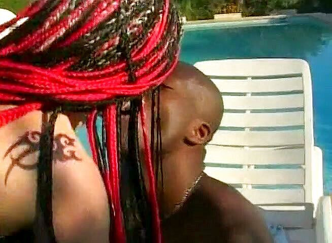 Java Consulting: Weißes küken mit gefärbten haaren wird im freien anal geknallt