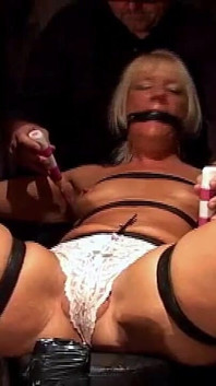 Blonde MILf nippel-orgasmen