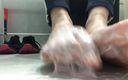 Hunky time: Lavanderia - Unghie, dita dei piedi e dimostrazione dei piedi, dominazione...