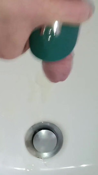 I Cum in My Friends Bathroom Sink with Gush - 24.04.2024