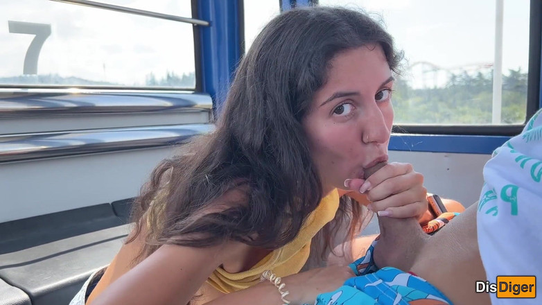 Dis Diger: Nyepong kontol berisiko di kincir di taman umum