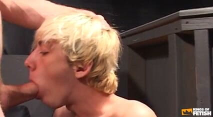 Gay Diaries: Blonder twink wird von einem muskulösen mann im bareback-stil in...