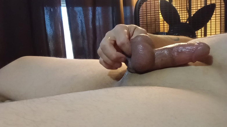 Mofarmer92: Большой член дрочит соло