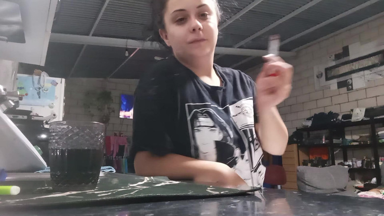 fartingclub01: Sexy PAWG raucht zigarette