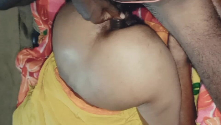 Treblsex: Scopo il culo della cognata dopo aver applicato l'olio