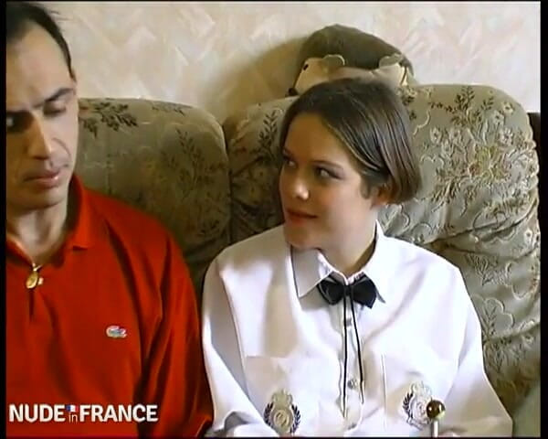 La France a Poil: O burlacă este futută de profesorul ei de matematică.