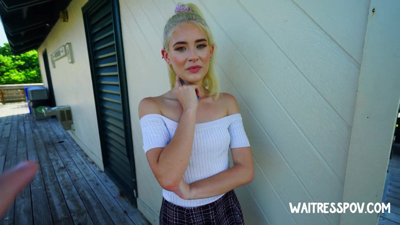 Waitress POV: Kellnerin POV - Jessie Saint - probiert Papis mädchen