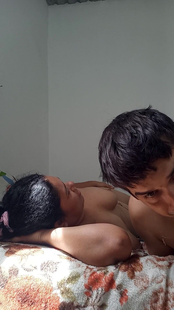 Valkyrieandluigy: Krásná přítelkyně kouří hluboko do krku