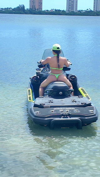 BrandySalazar: Bú & đụ con cu của người hướng dẫn jetski của tôi...