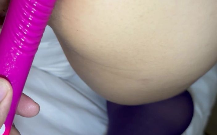 Traviesareina: Chica traviesa disfrutando de doble penetración con consolador en su...