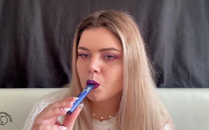 Your fantasy studio: Rauchen-fetisch mit schönem Make-up und rauchringen