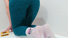 Kinky N the Brain: Çaresiz taytlarımı ıslatıyor - renkli versiyon