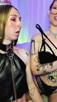 Une princesse trans déchaînée se fait baiser avec un ceinture pour son anniversaire
