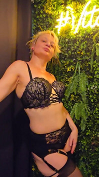 Lingerie seksi di gym