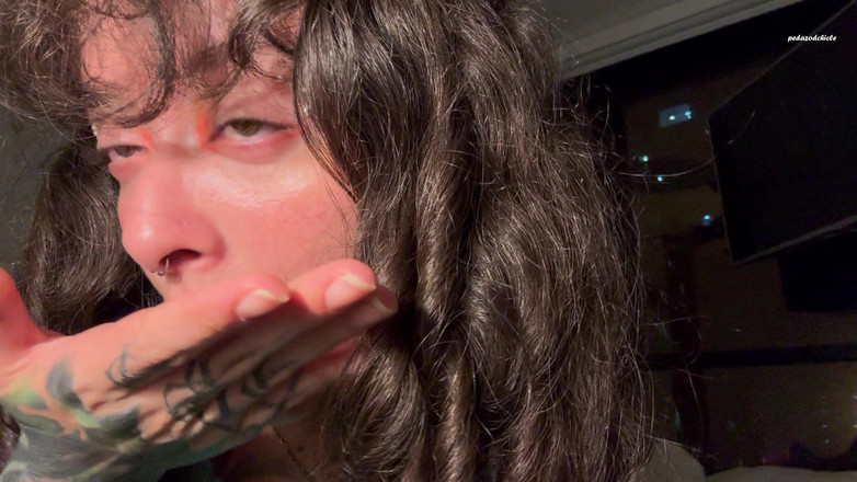 Pedazodchicle: The Giantess Memutuskan Untuk Bermain Dengan Si Kecil Antara Lidah...