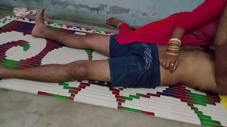 FireeCouple: Pembantu india pertama kali menyentuh kontol