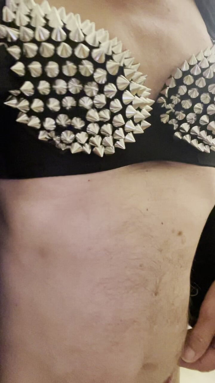 Mitchie: Nadržený wanked v horké dámské kalhotky - girl balls pěkně zabalené