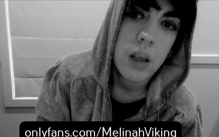 Melinah Viking: Timidez con capucha