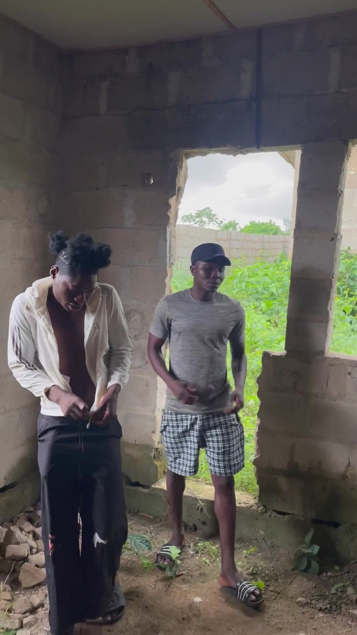 Vicfairy: बड़े काले लंड वाला आदमी मुझ पर बड़ी चुदाई कर रहा है