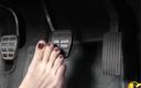 Katerina Hartlova: Pedal-tauchen, weil auf freien platz in der autowäsche warten