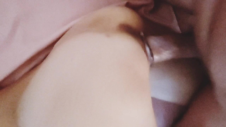 Wet Nymph: 紧致湿润的阴户被操并高潮