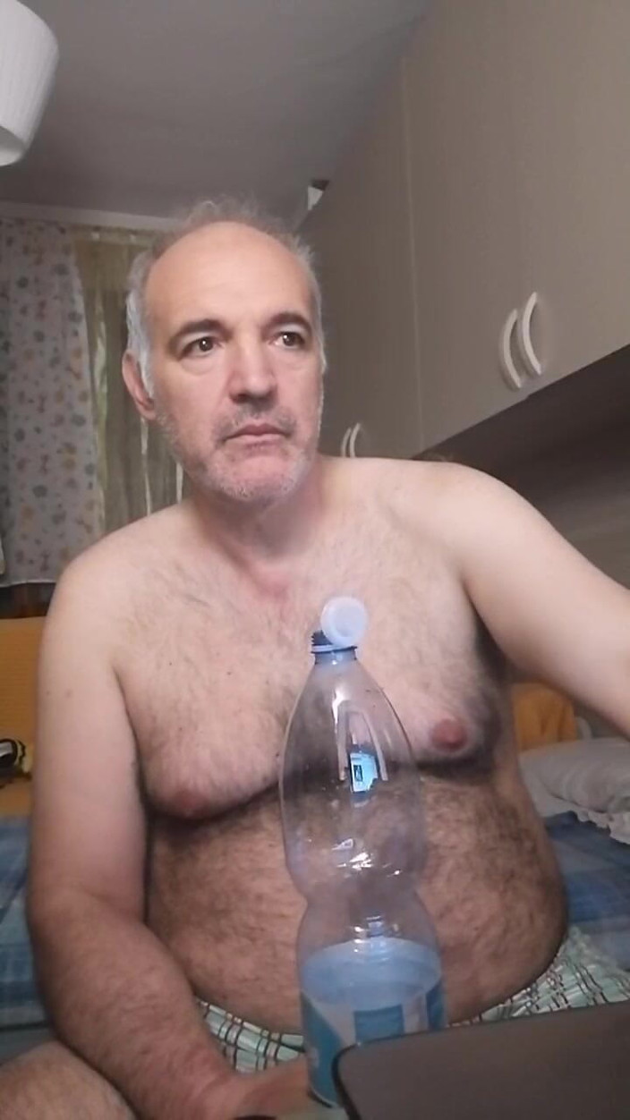 Setesesso7: Bir porno film ve mutlu bir şekilde uyandırmak için bir el...