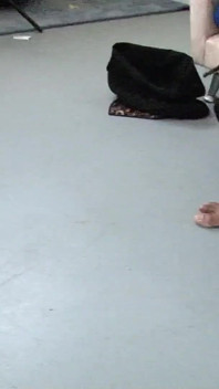 Shay si tante toket besar dientot sama kontol besar pria kulit hitam sambil ditonton suaminya
