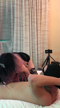 Goth Sissy Jade Madison suger kuk djupt i halsen - Kollektion 8
