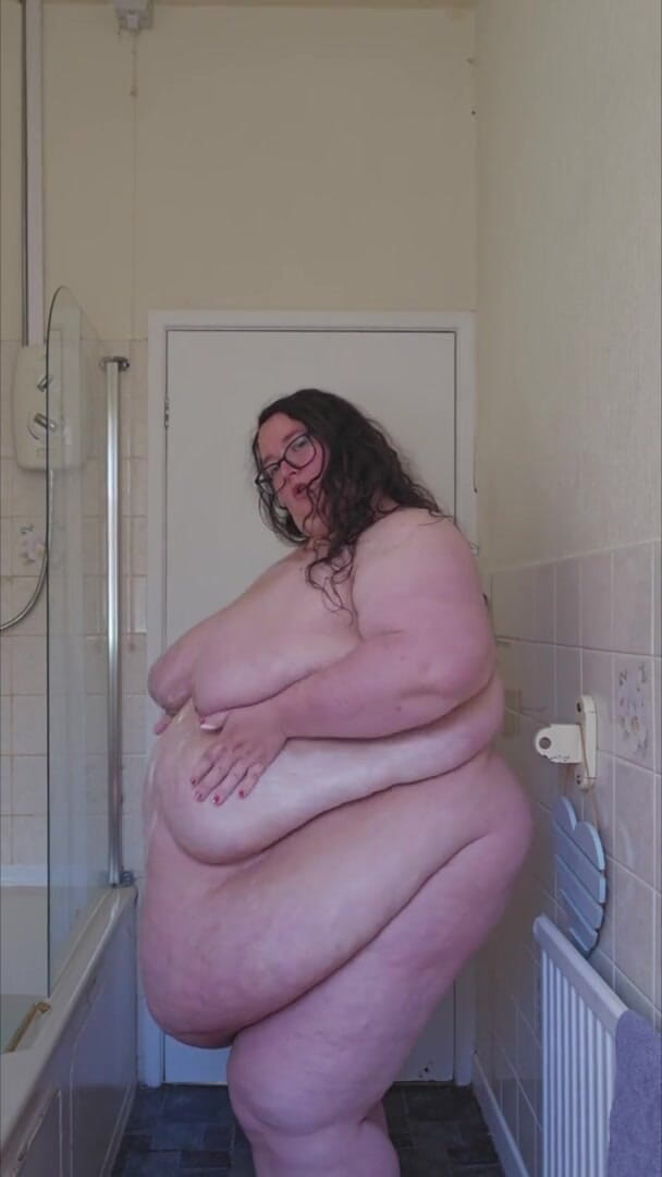 SSBBWLadyBrads: Ssbbw şişman tanrıça şişman vücudunu köpükle dolduruyor bölüm 2