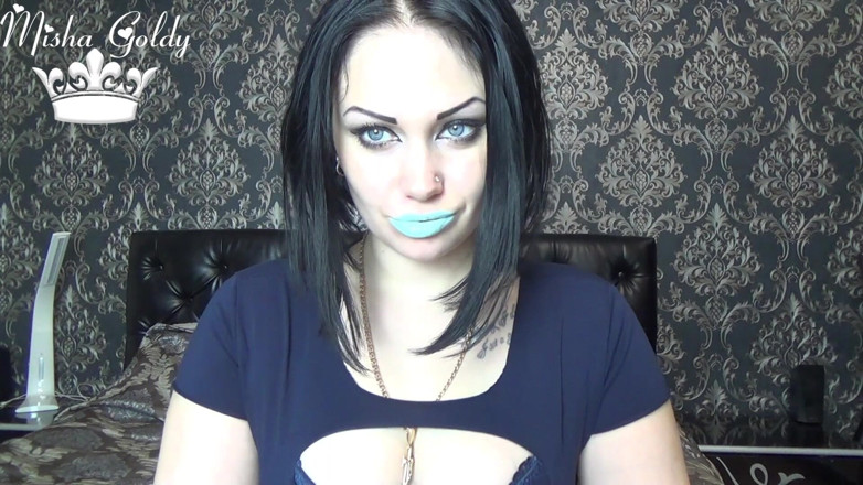 Goddess Misha Goldy: Lipstik biruku yang glamor