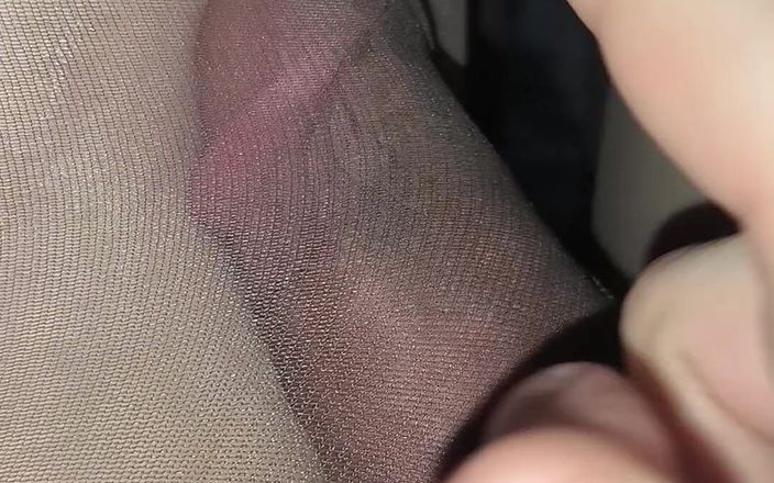 PantyhoseJuicyCummer: Drażni mój wielki kutas w czyichś szarych błyszczących rajstopach