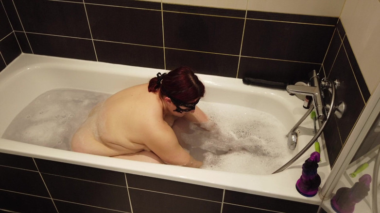 mariaespino: Rien Que Pour Vous La Video Dans Mon Bain En...