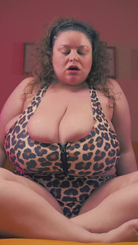 괴물 젖탱이를 가지고 노는 거유 비 Anna Katz
