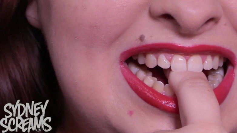 Sydney screams fetish: Menggigit jari keras - HD
