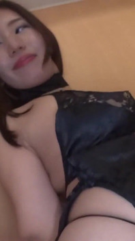 迷人的模特的身体是你想要的！即使她说不，我也不会放弃在她体精！