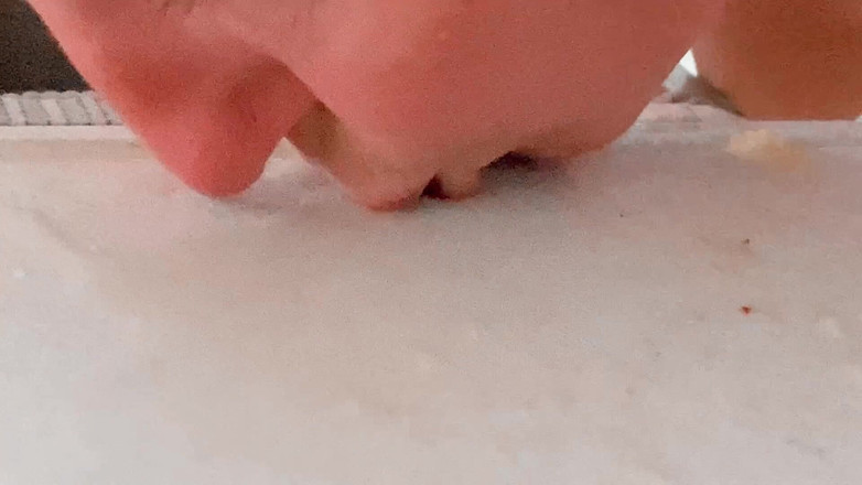 Farmers Wifey: Piscio Queen bassozza le sue urine fuori dal bancone della...