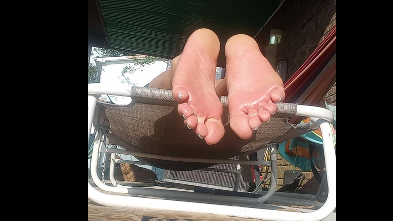 Midsouth Foot Fetish: Mis suelas aceitosas para masturbarme demasiado, bajate y explíname