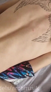 Er Leckte Ihr Glattes, Nasses Loch Und Fing an, Sie Mit Heißem Sperma Zu Ficken