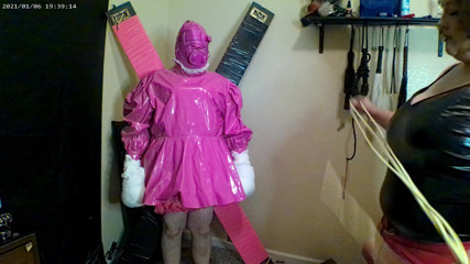 MistressMandslave: Růžový vinyl Sissy
