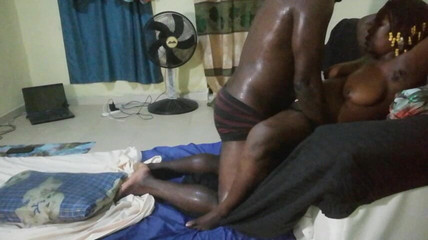 Pornsexlive: 濡れた時、義理の妹