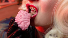 Arya Grander: ASMR jíst jídlo mukbang video