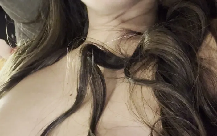 Mianins: Que Delicia, What a Treat This Solo Masturbation Video