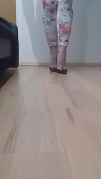 A Crossdresser Learns to Walk in 12 Cm Heels